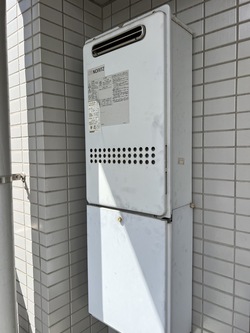 (給湯器）東京都港区 株式会社ノーリツ GQ-2013AWS →リンナイ株式会社 RUJ-A2000W(A) 2023年